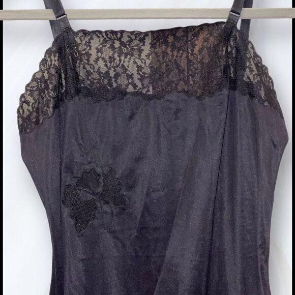 Vintage 70’s Black Lace Slip - Picture 3 of 4